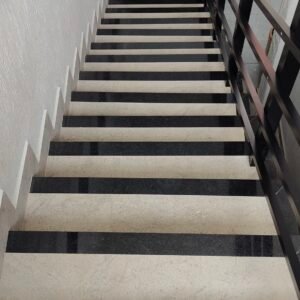 Escada Filetada - Granito Preto Extra