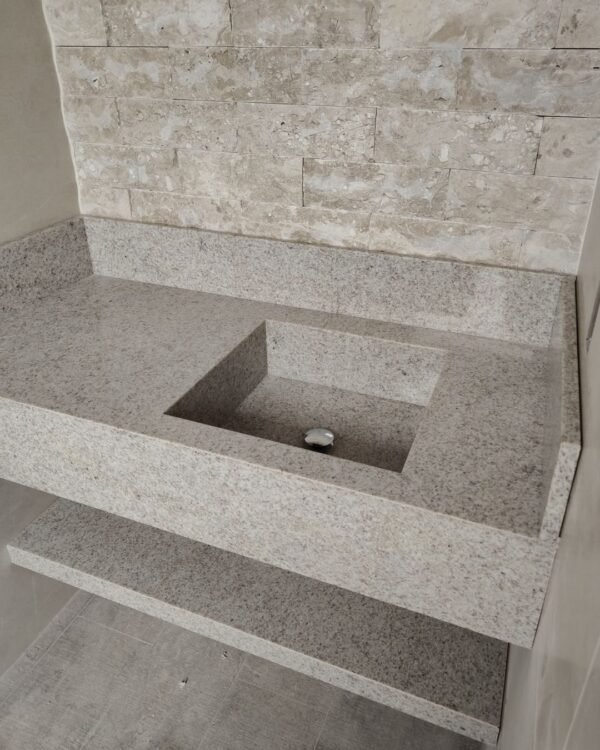 Bancada Lavabo em granito Branco Siena Extra — foto 1