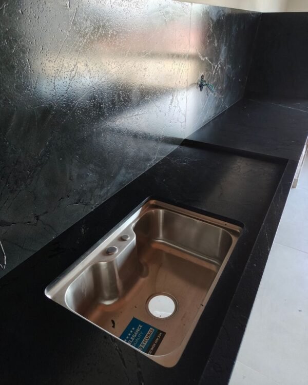 Cozinha em Quartzito Black Kouros — foto 1
