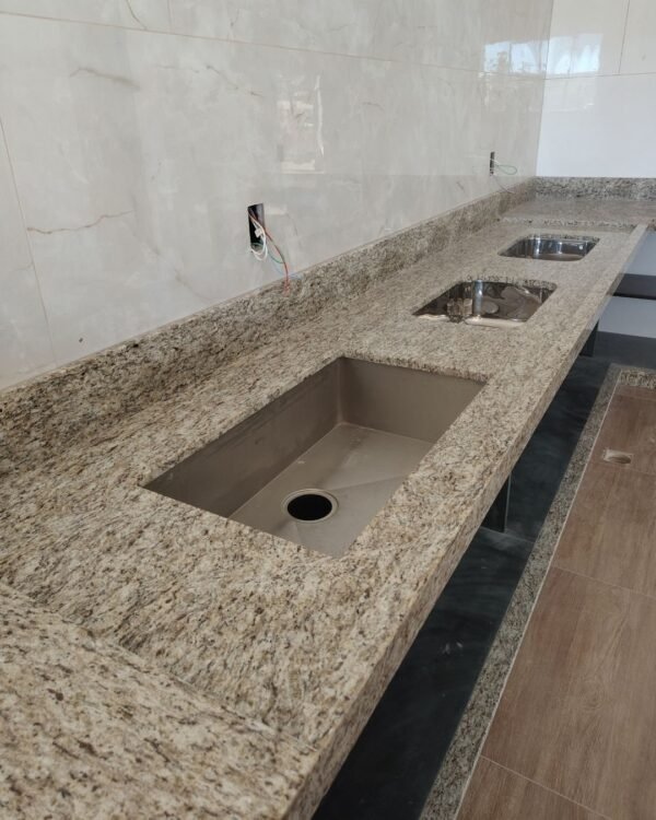 Cozinha para buffet em Granito Amarelo Ornamental Extra — foto 1
